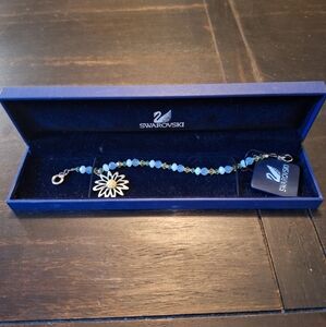 NWT Blue Swarovski Daisy Bracelet